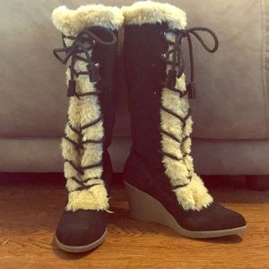 Black faux fur wedge boots